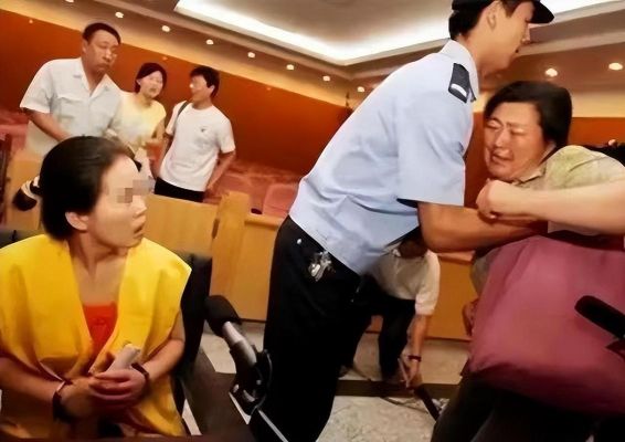 重庆红衣小男孩凶手是他母亲?来自重庆的红衣小男孩?